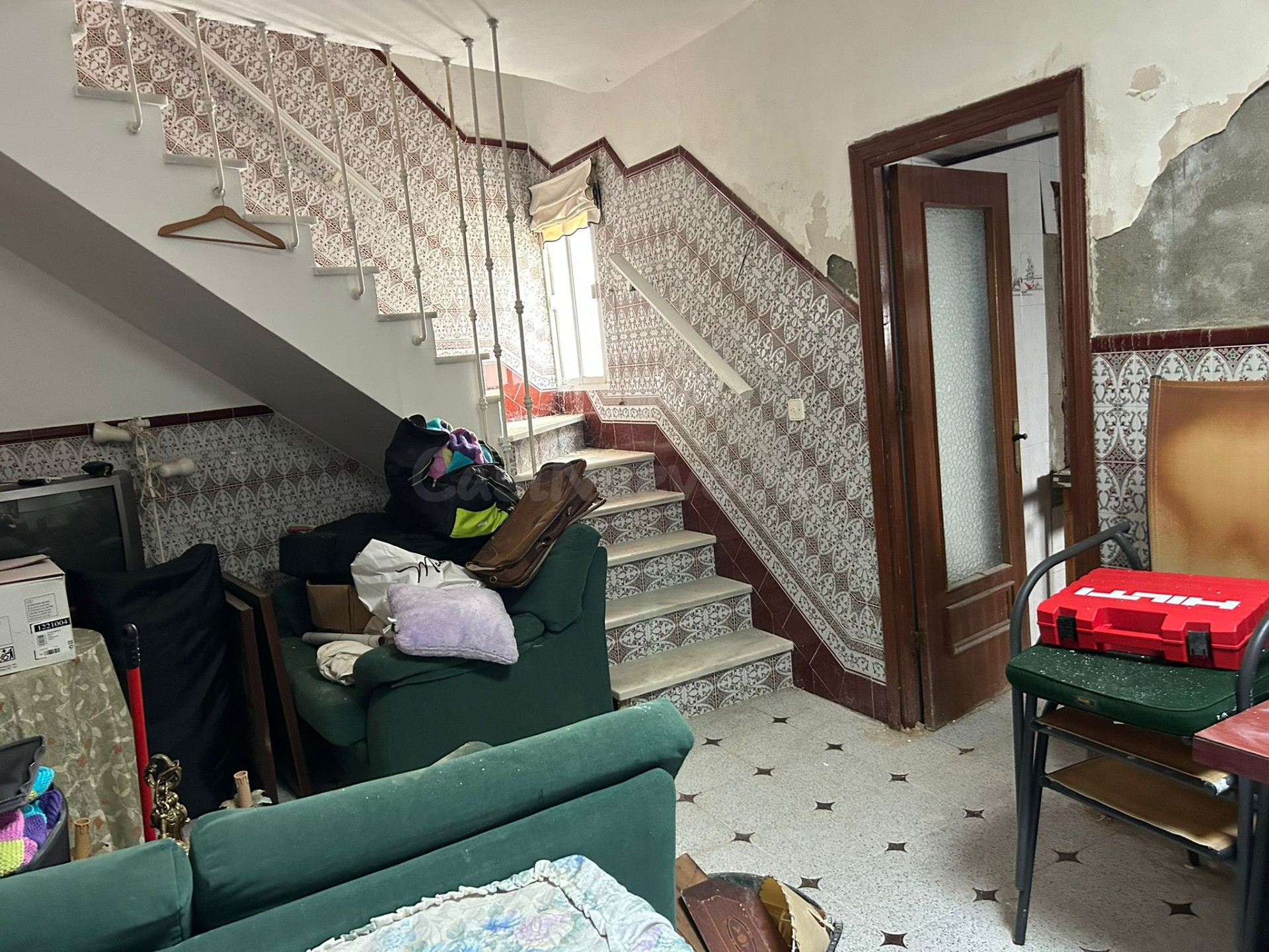 CASA DE DOS PLANTAS EN EL CENTRO CON MULTIPLES POSIBILIDADES - foto 3
