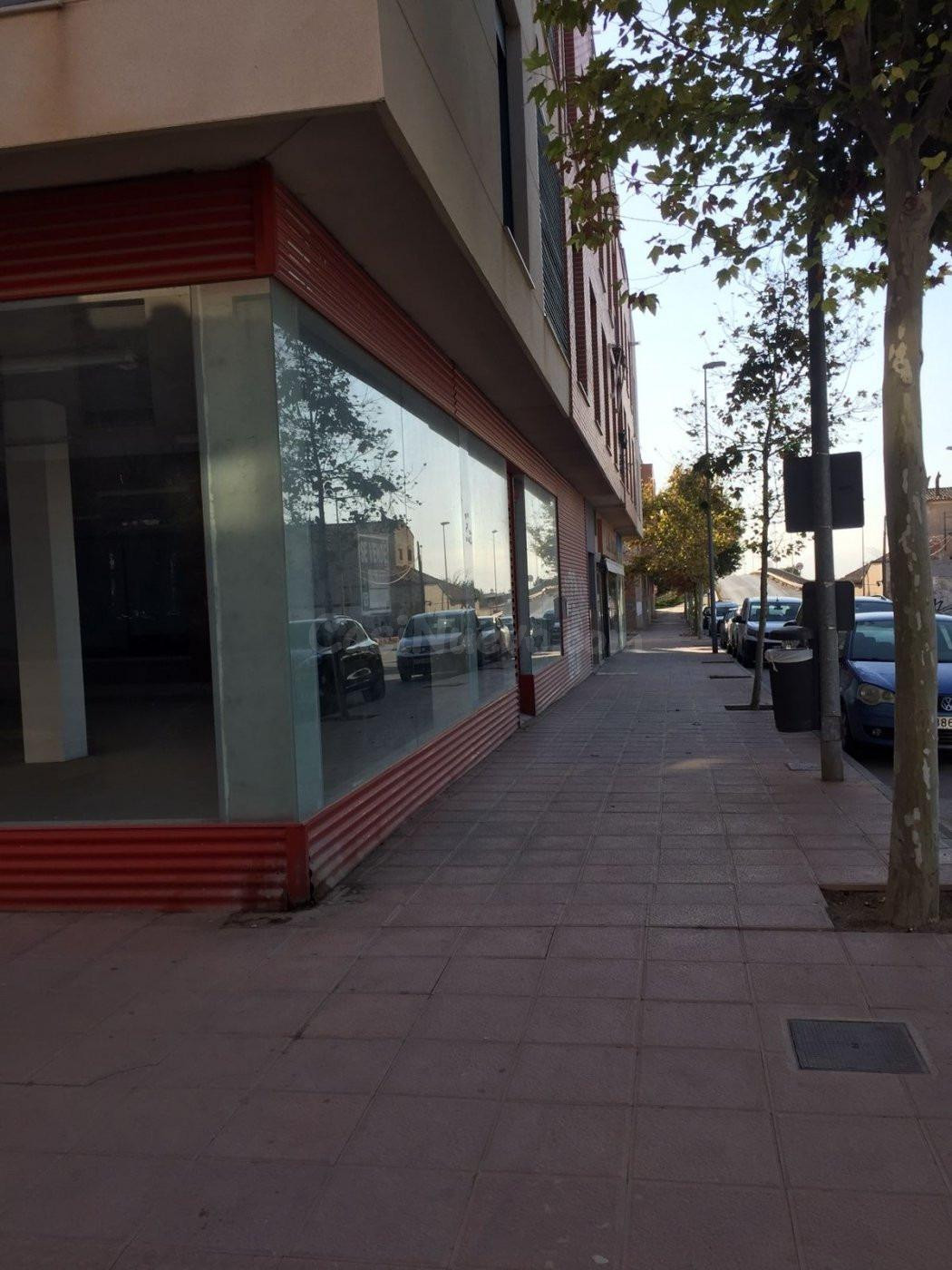 Local comercial 710m² en venta - Crta. Mazarrón
