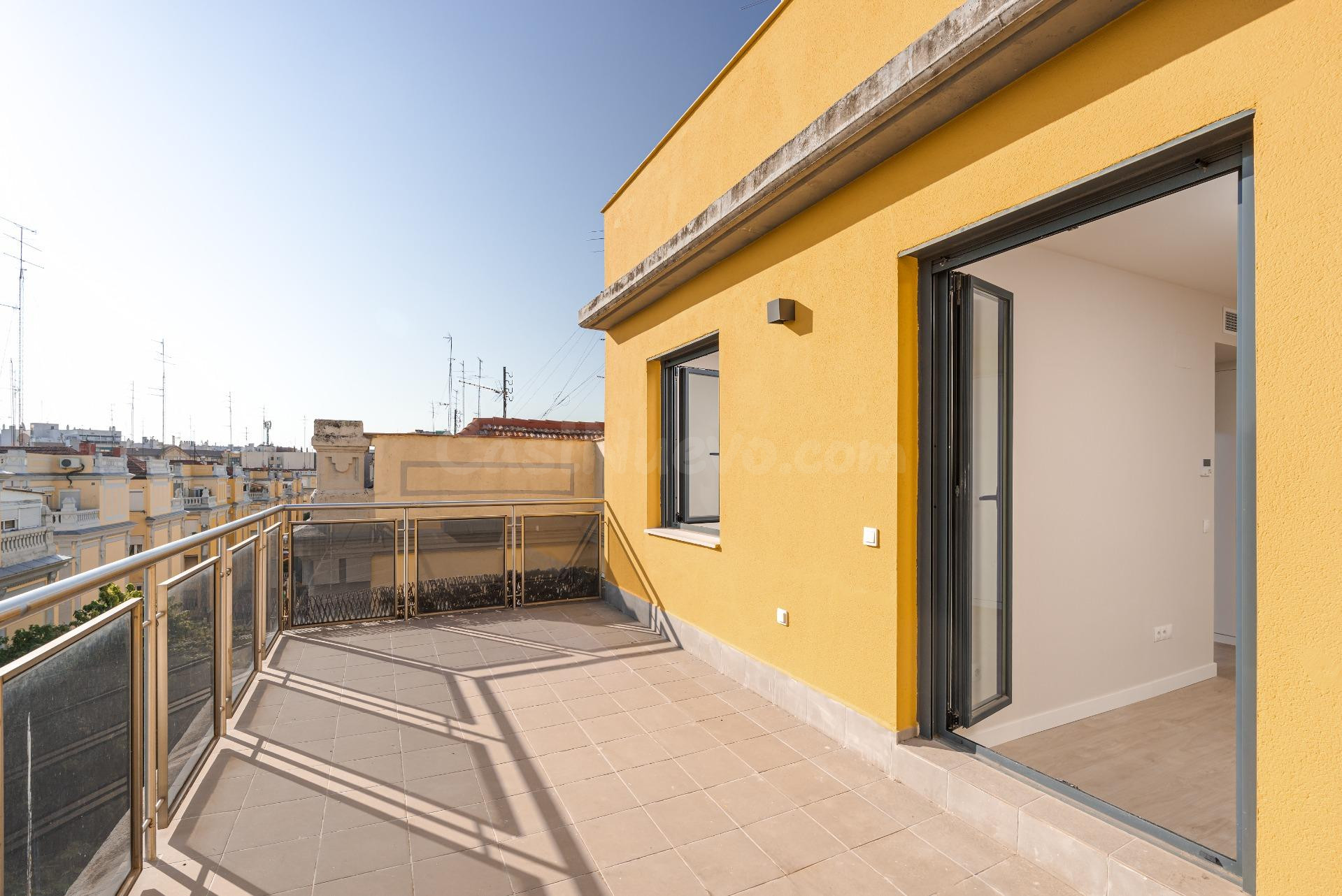 Exclusivo ático con terraza en Paseo de la Chopera 47 A ESTR - foto 4