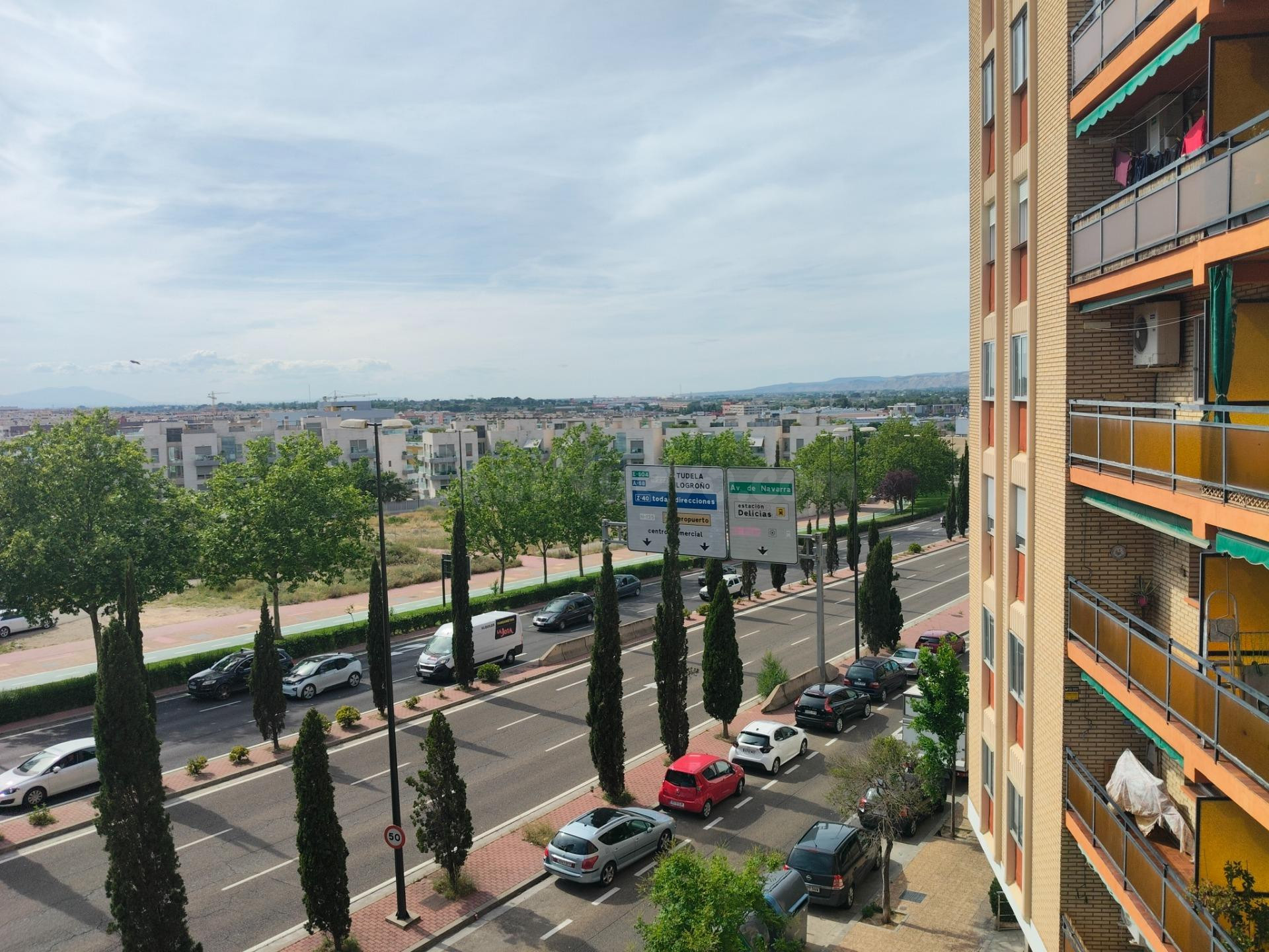 SE VENDE PISO EN VIA HISPANIDAD