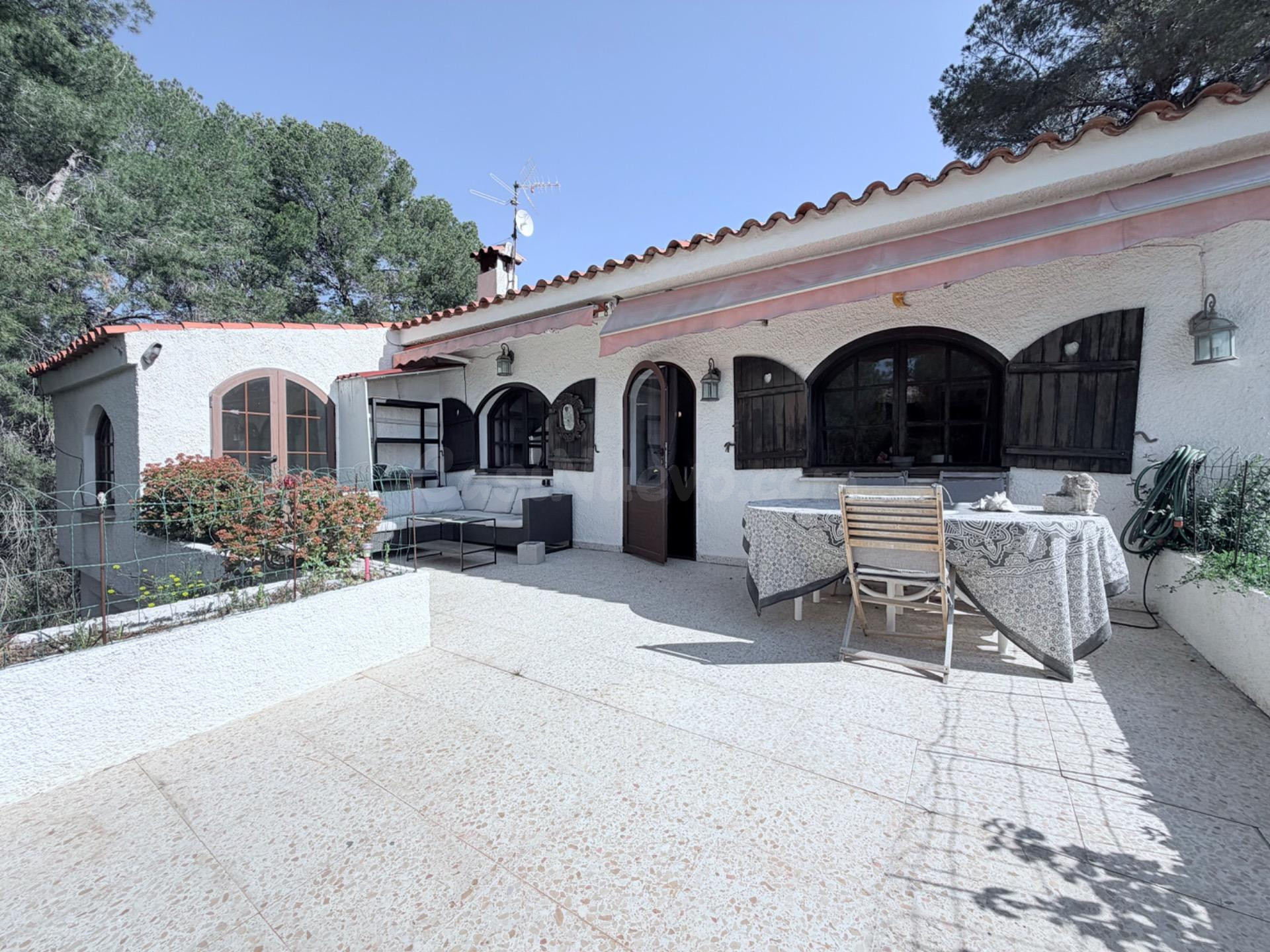 Chalet independiente con gran parcela y múltiples posibilidades en La Nucía