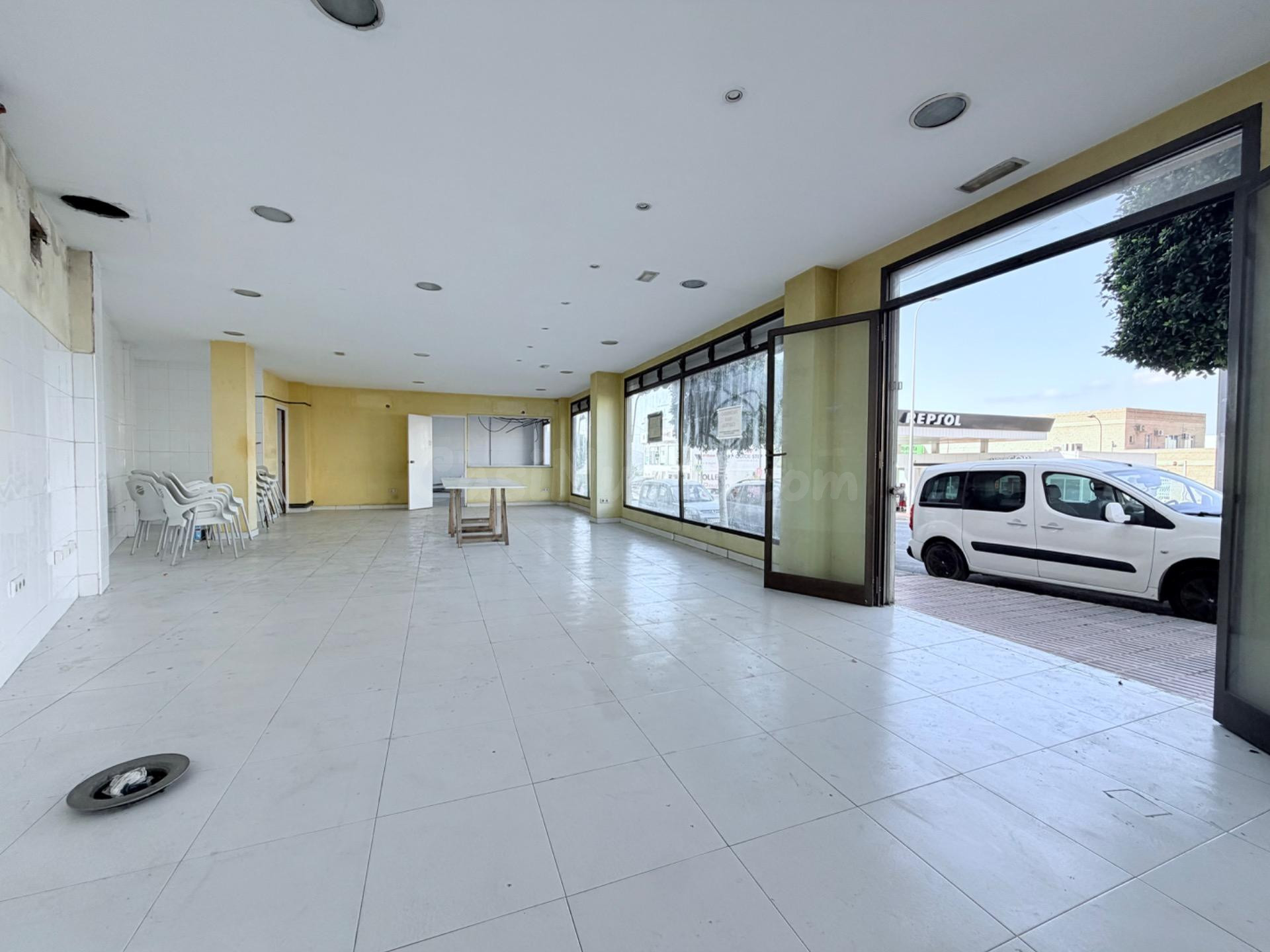LOCAL COMERCIAL EN VENTA – AVENIDA PAÍS VALENCIÀ, ALFAZ DEL  - foto 2