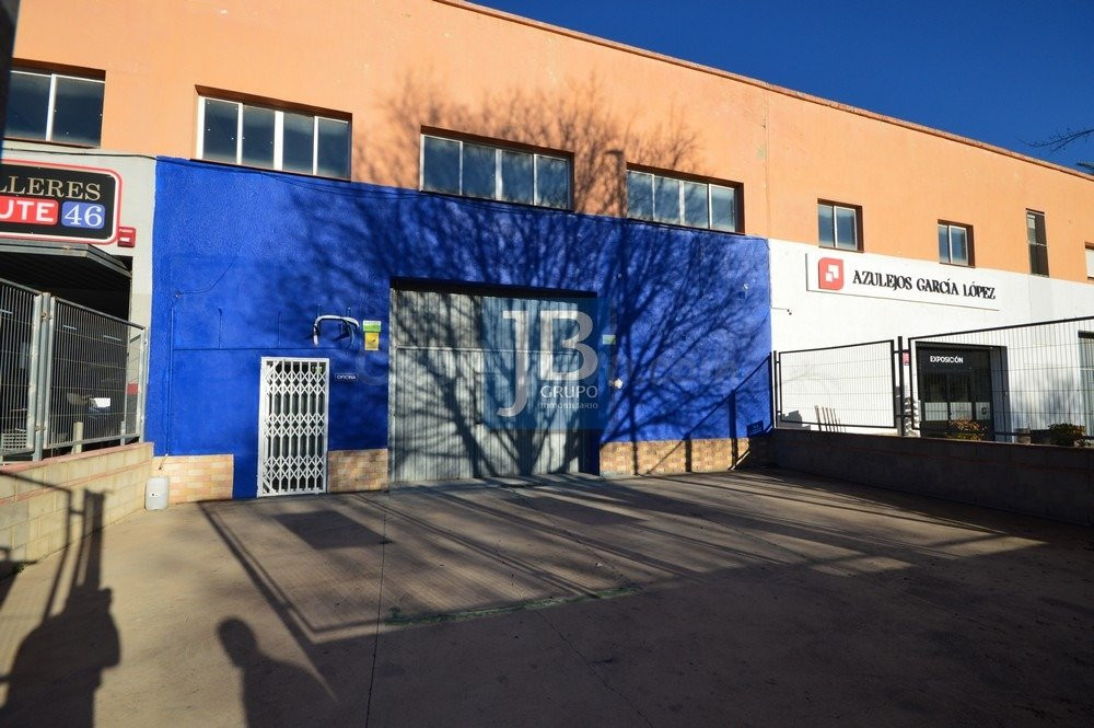 Nave industrial 337m² en alquiler - POLIGONO - foto 2