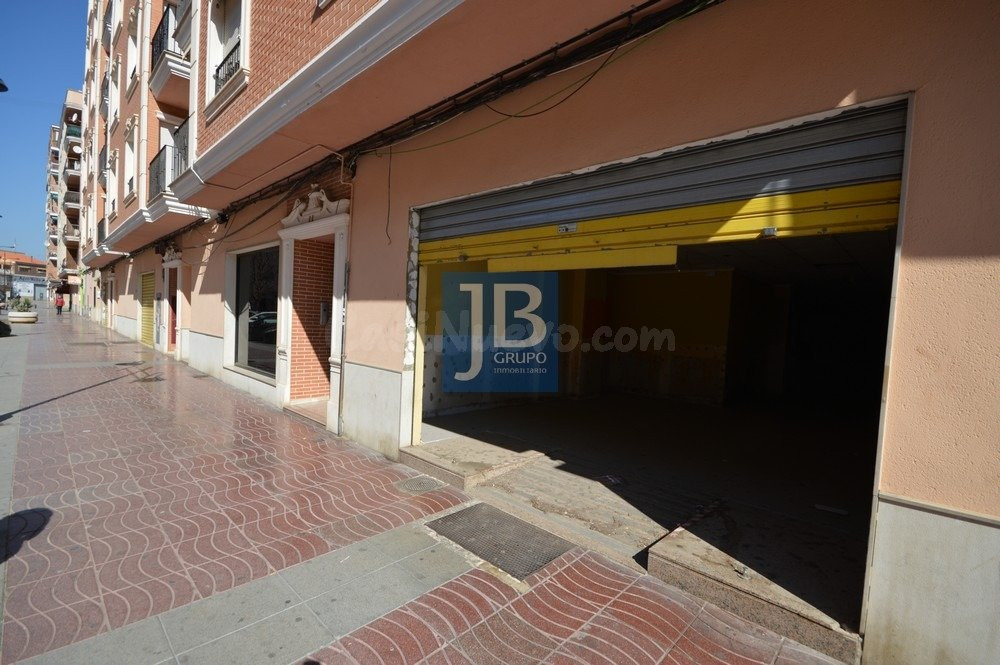 Local comercial 1000m² en alquiler - CANALS