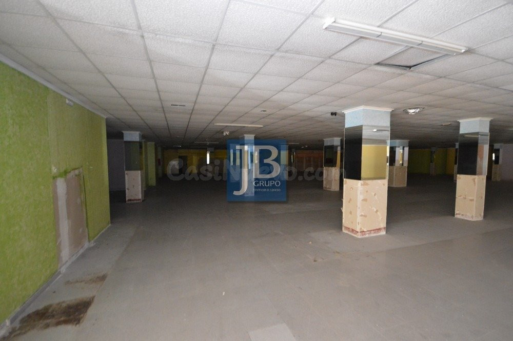 Local comercial 1000m² en alquiler - CANALS - foto 2