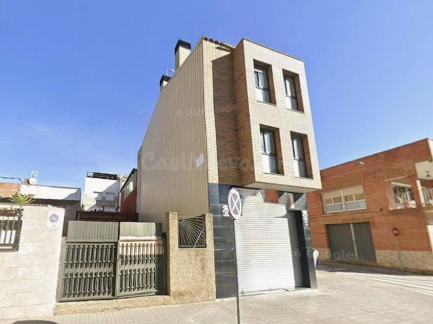 Edificio en venta en Ca n’Oriac, Sabadell – 2 viviendas y 1  - foto 2