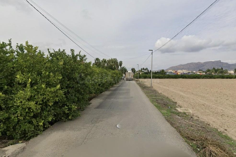 Casa con gran terreno en venta - foto 4