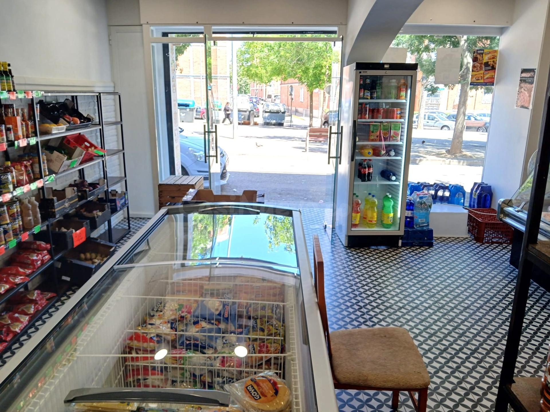 CARNICERIA SEMINUEVA EN PLENO RENDIMIENTO - foto 5
