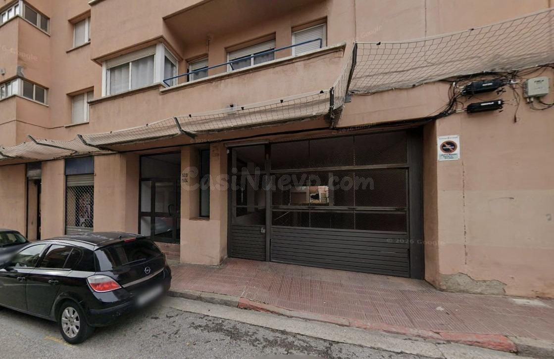 Plaza para coche pequeño o dos motos