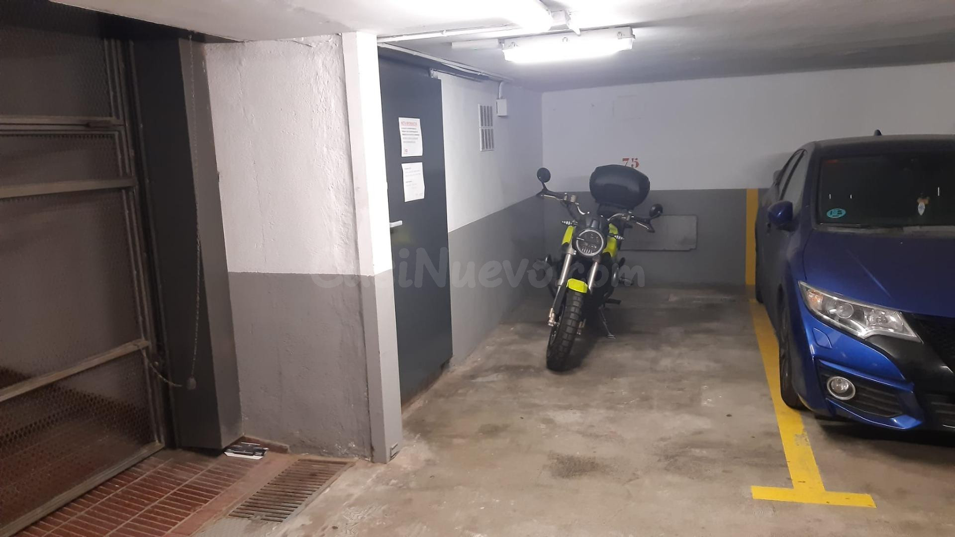 Plaza para coche pequeño o dos motos - foto 3