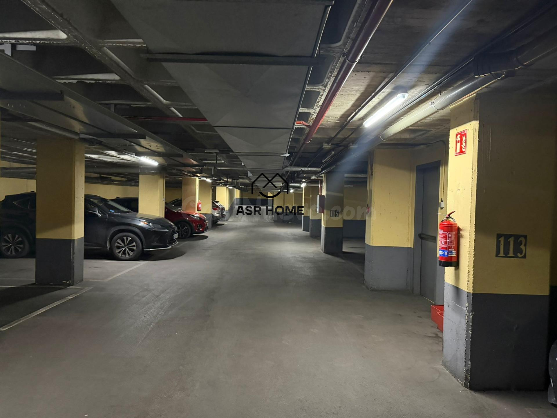 Amplia plaza de Garaje para coche y moto en ubicación privilegiada