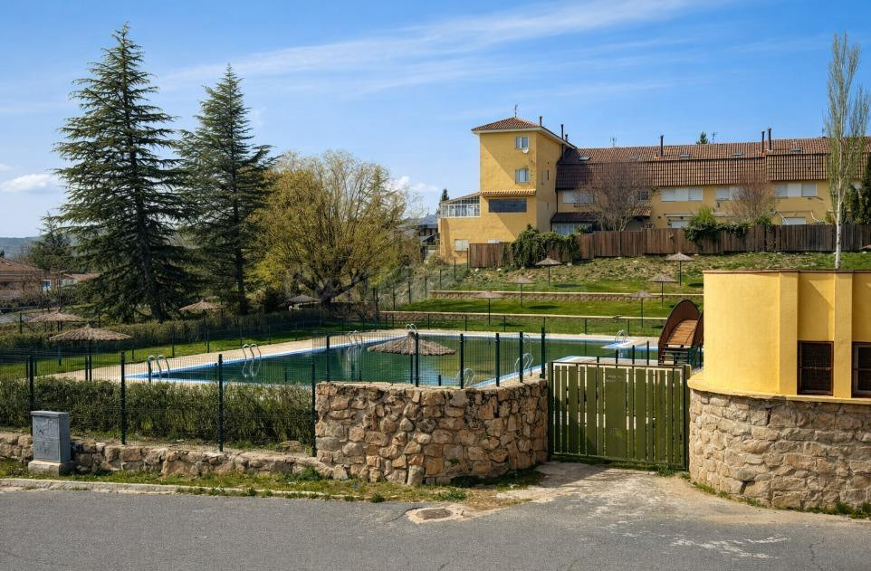 PISO EN VENTA NAVAS DEL MARQUÉS  - Tu refugio entre pinares y montañas, a solo una hora de Madrid.