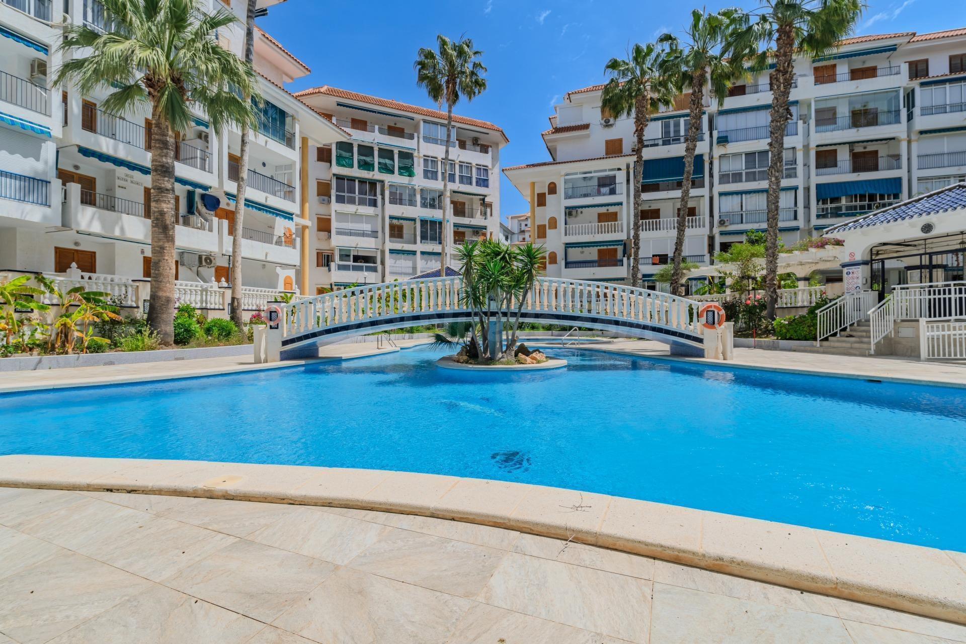 PISO EN VENTA CON PISCINA EN TORREVIEJA, LA MATA - VISITAS A