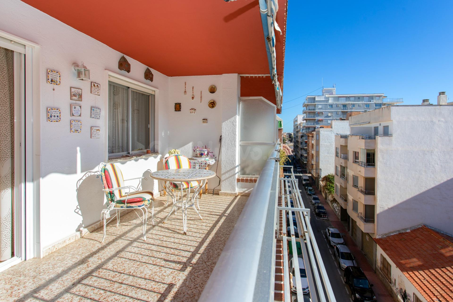 Ático de 3 dormitorios en Playa del Cura, Torrevieja. - foto 2