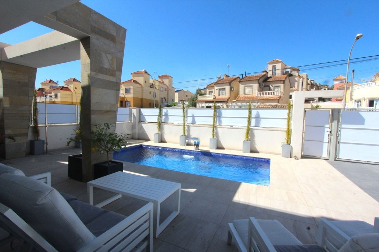 Villa 5 habitaciones en venta - Las Filipinas - foto 4