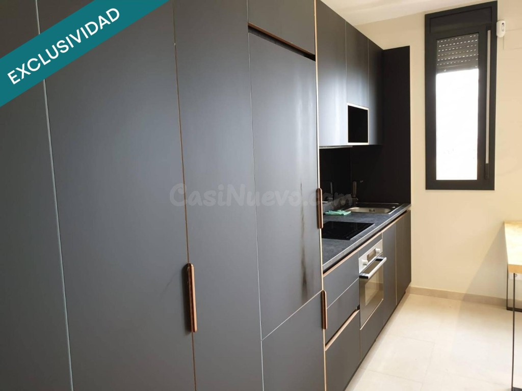 Atico para entrar a vivir en Poble-sec - foto 3