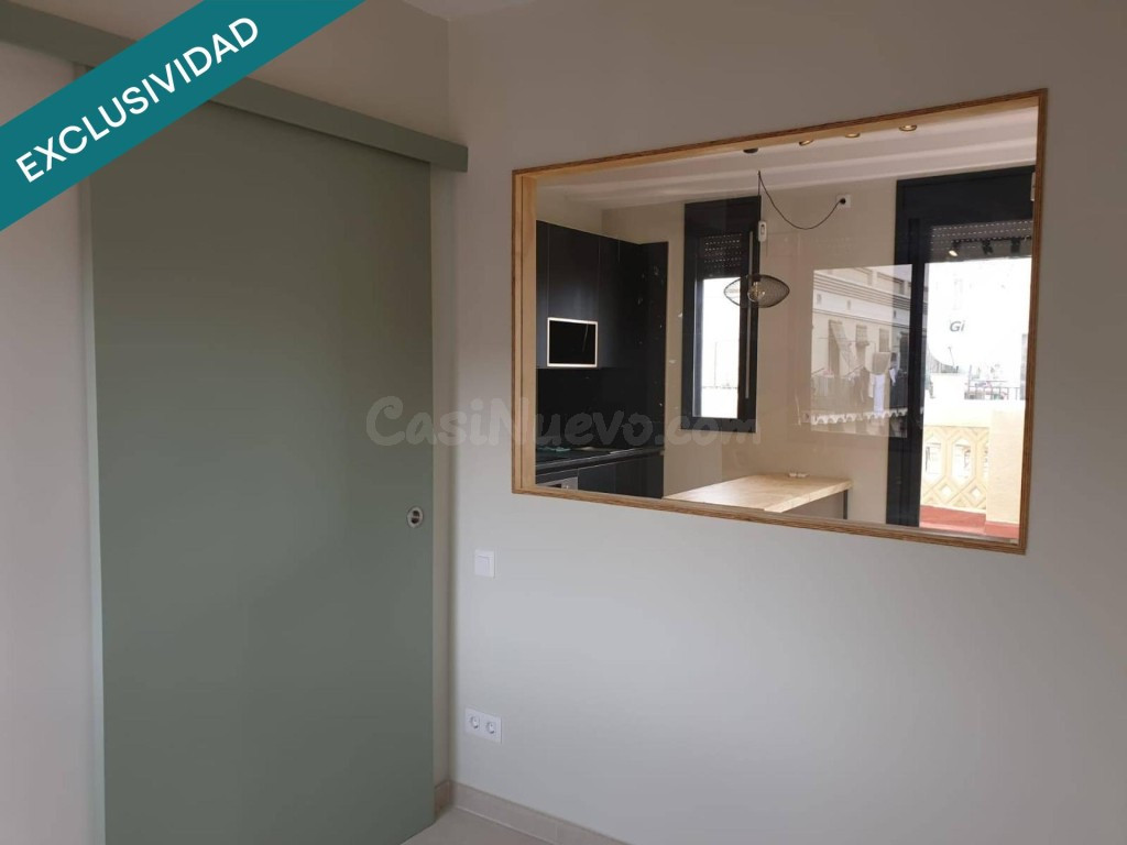 Atico para entrar a vivir en Poble-sec - foto 5
