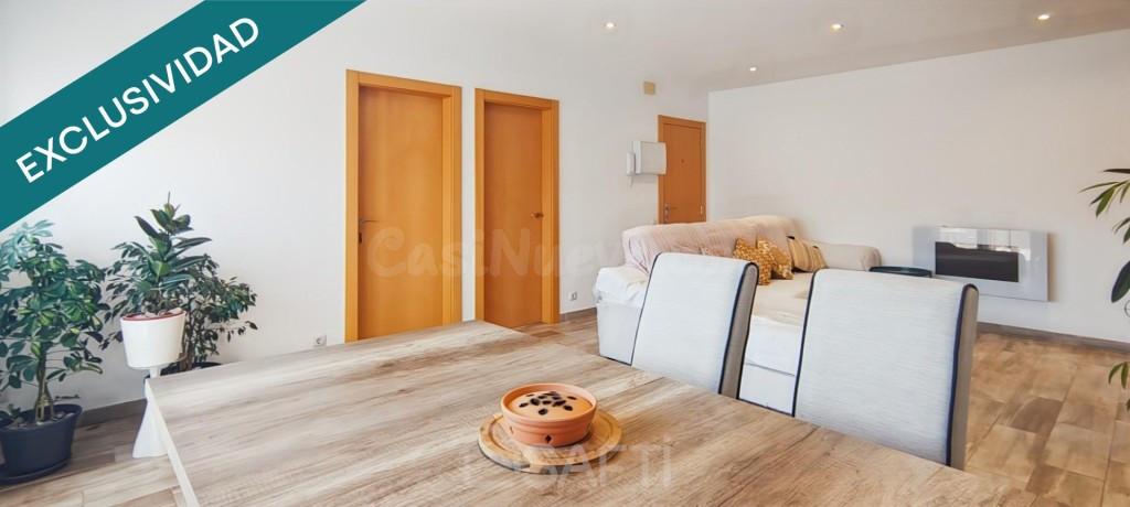 Piso muy luminoso y reformado con 3 habitaciones y 2 balcones. - foto 3