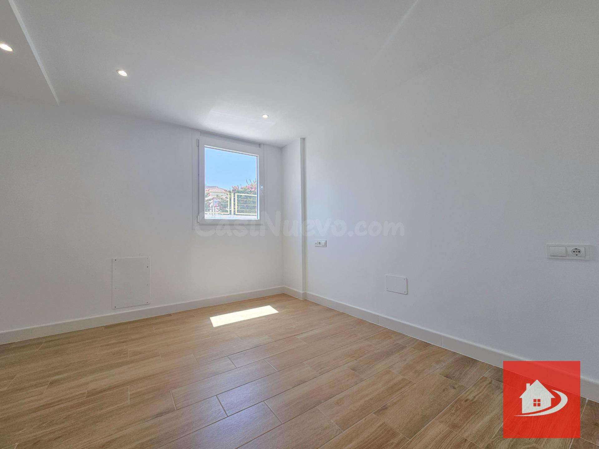 CASA/ADOSADO EN ZONA "LA CAPILLITA" - foto 2