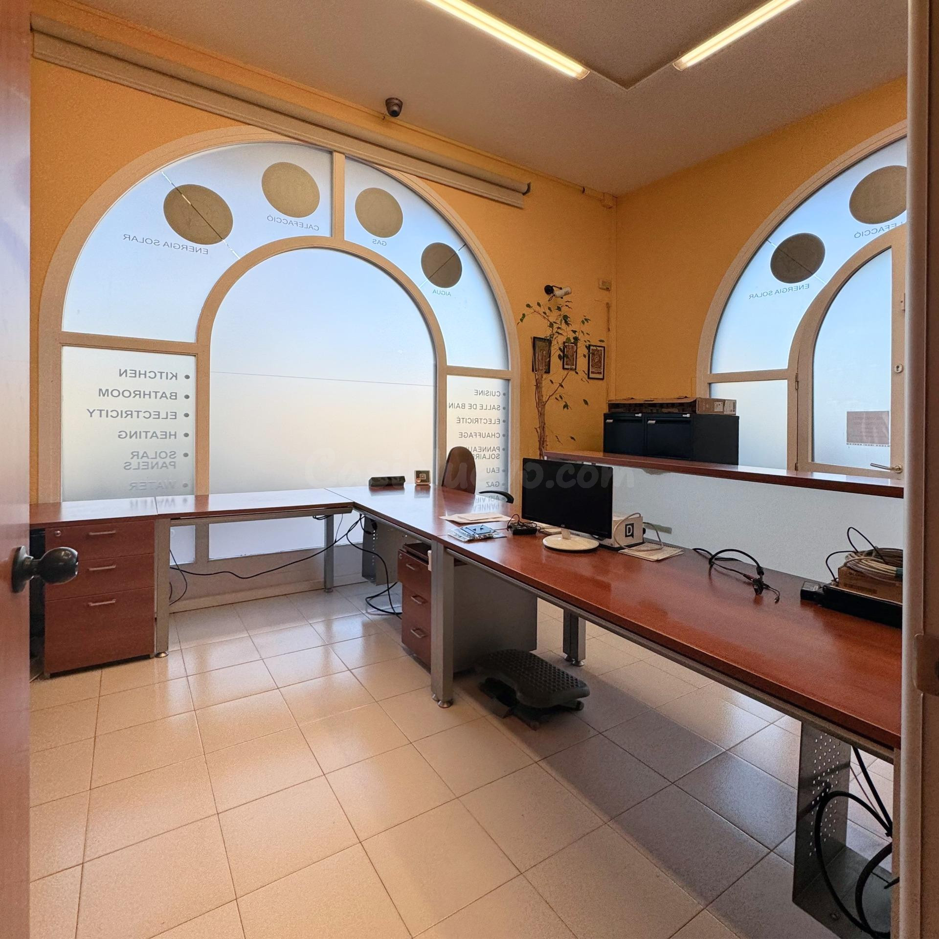 LOCAL COMERCIAL EN PLENA NACIONAL