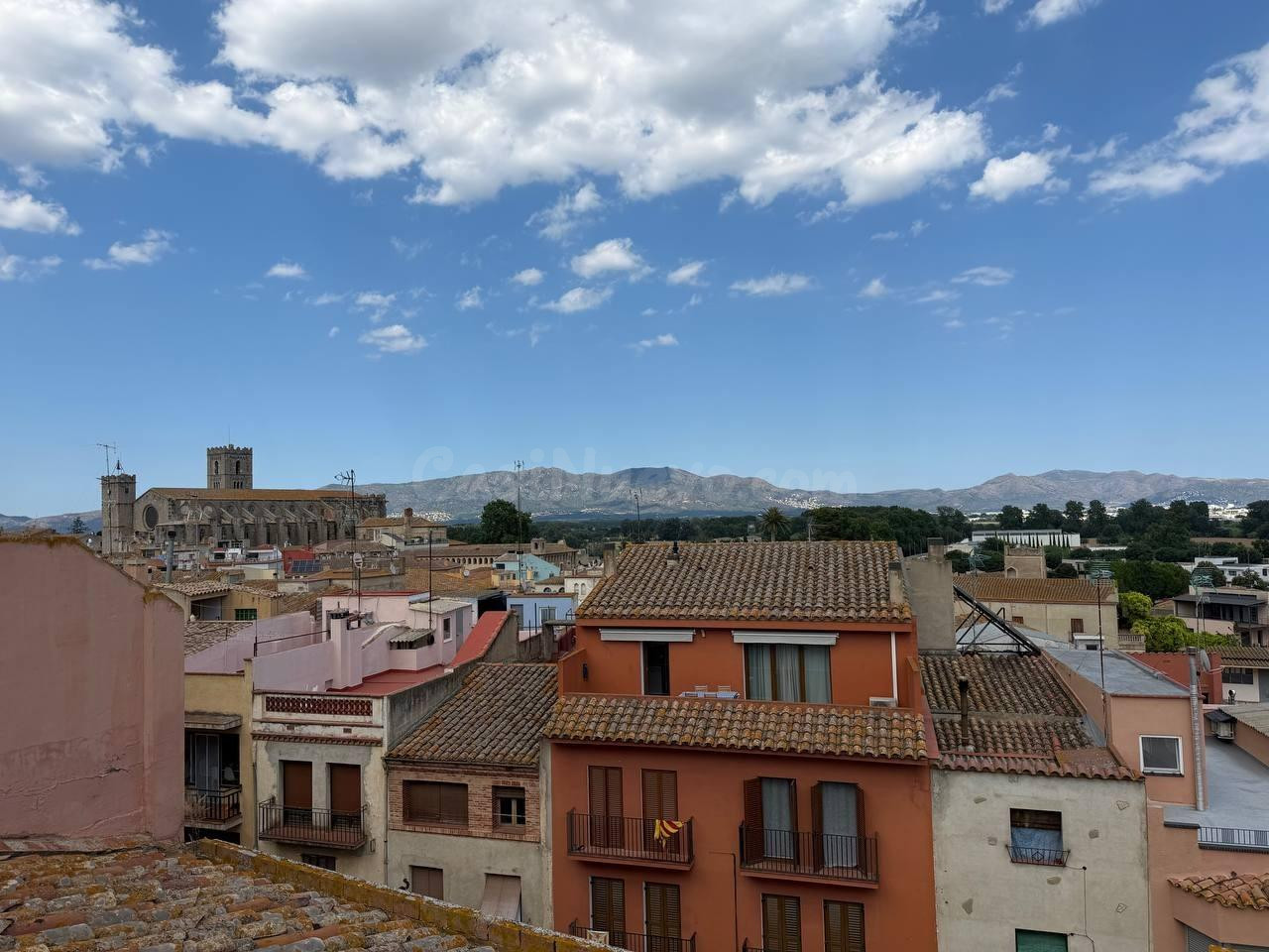 Edificio con gran potencial de rehabilitación en Castelló d'Empúries - foto 2