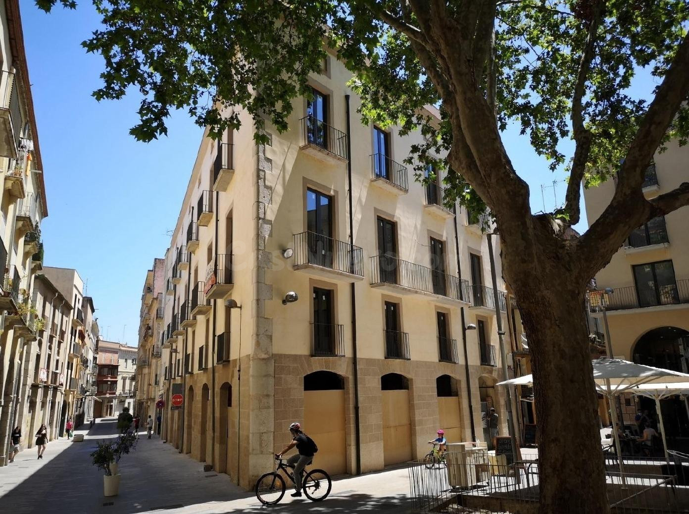 Conjunto de 14 viviendas a reformar en edificio histórico del Barri Vell de Figueres — junto al Museu Dalí