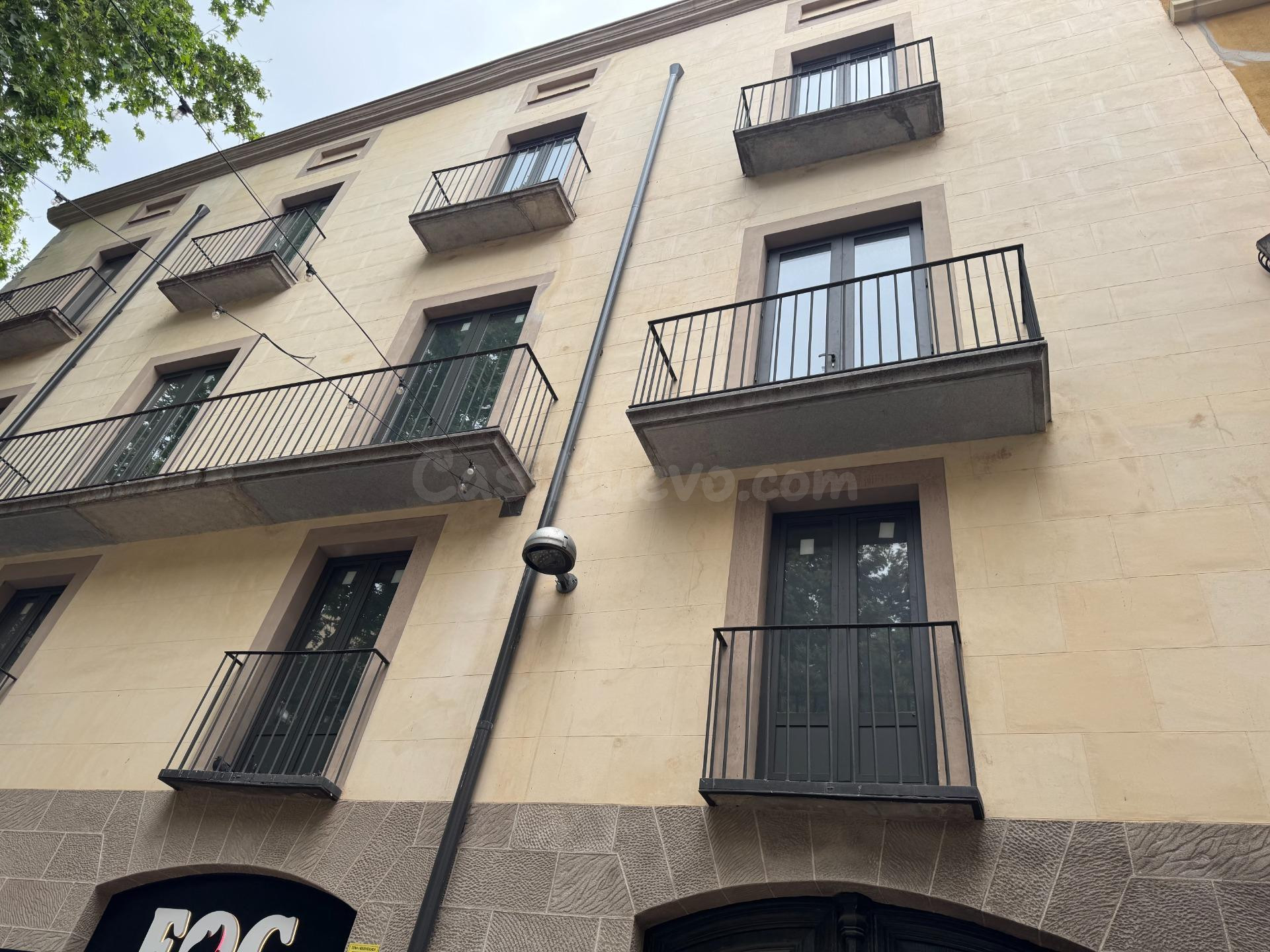 Conjunto de 14 viviendas a reformar en edificio histórico del Barri Vell de Figueres — junto al Museu Dalí - foto 3