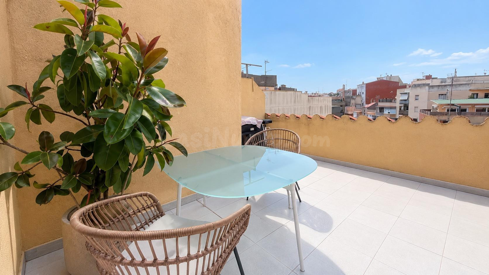 Dúplex con terraza en Figueres - foto 2