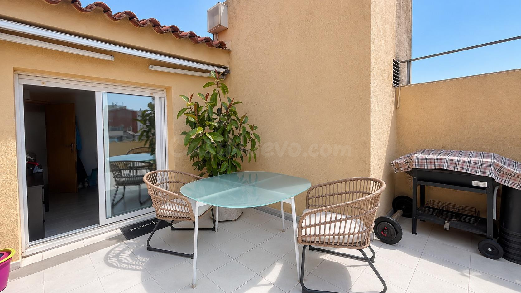 Dúplex con terraza en Figueres - foto 3
