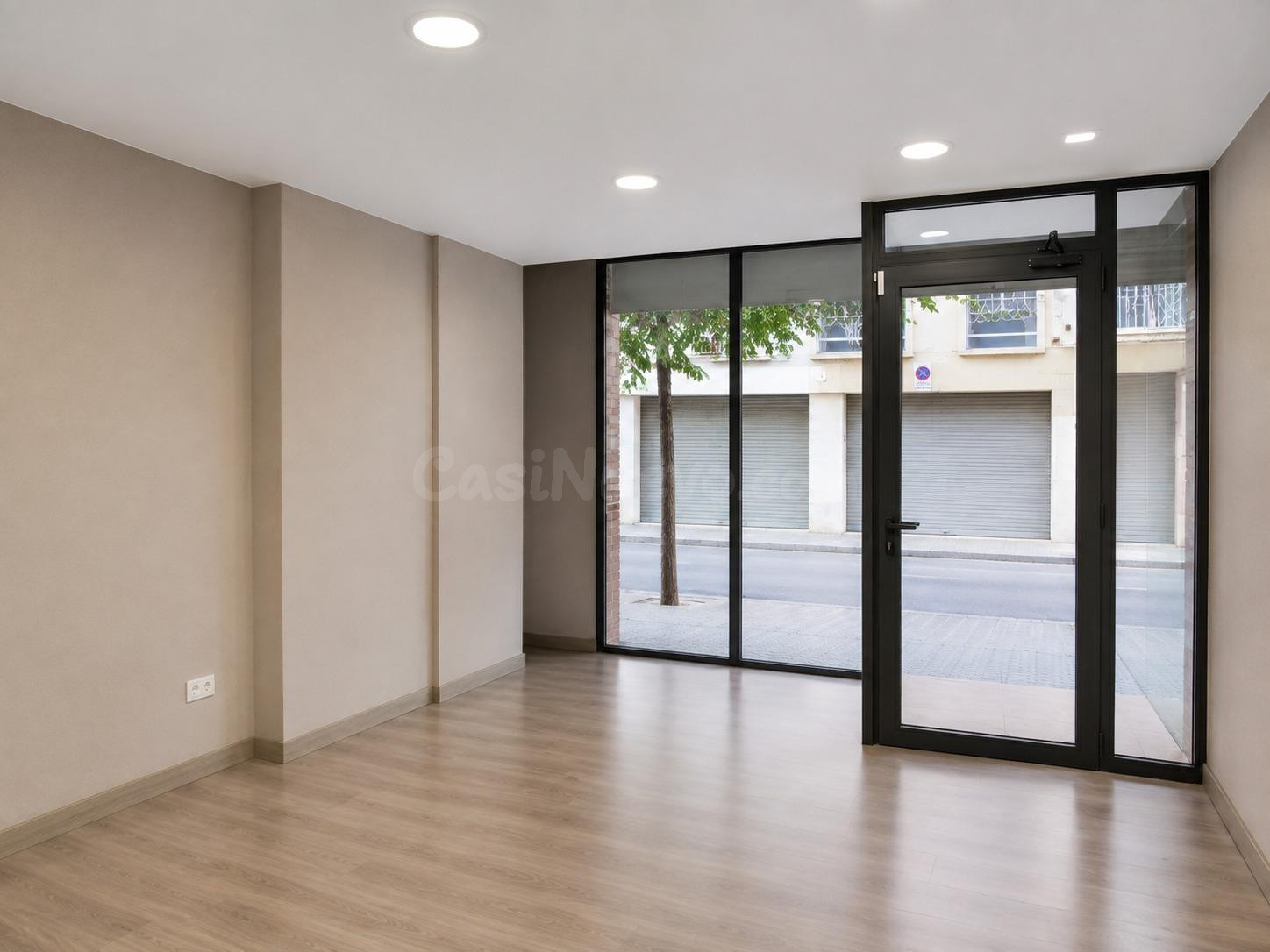 Amplio local comercial en Roses - foto 2