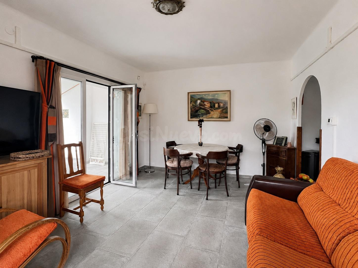 Planta baja reformada en Roses con licencia turística - foto 4