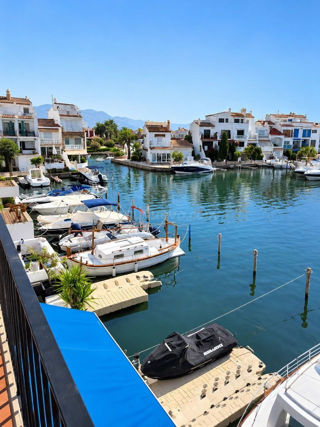 Apartamento con terraza y vistas al canal - foto 2