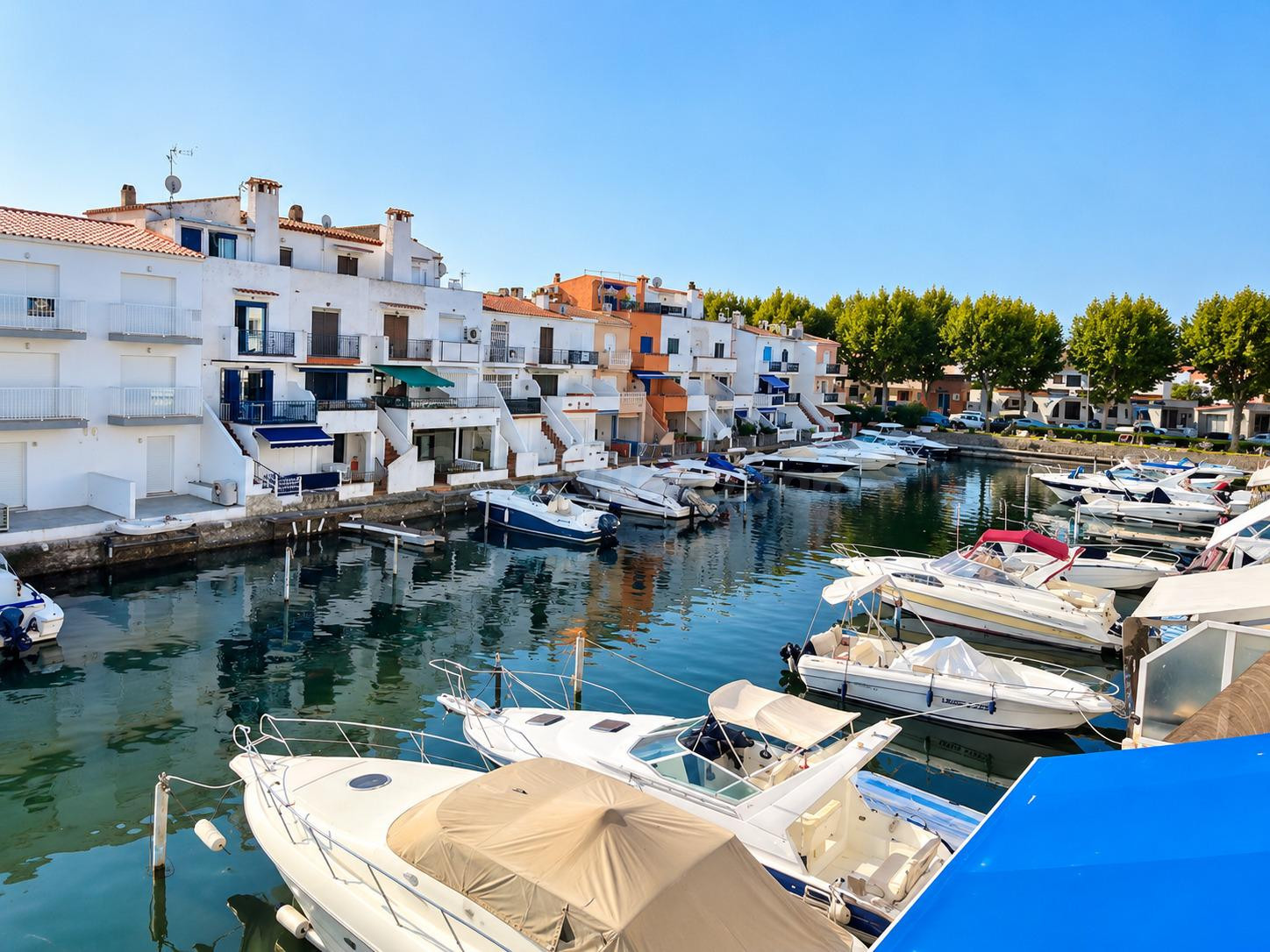 Apartamento con terraza y vistas al canal - foto 3