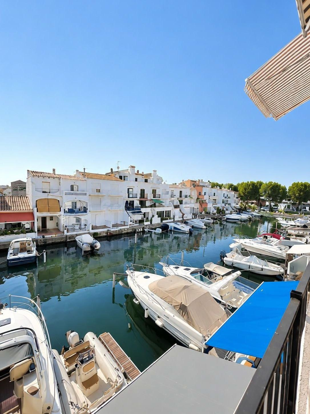 Apartamento con terraza y vistas al canal - foto 4