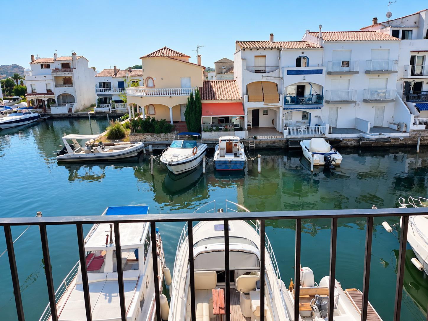 Apartamento con terraza y vistas al canal - foto 5