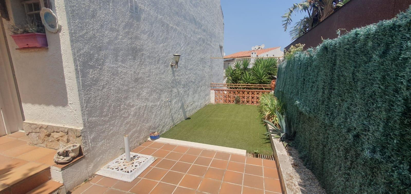 Casa con terraza en Puig Rom