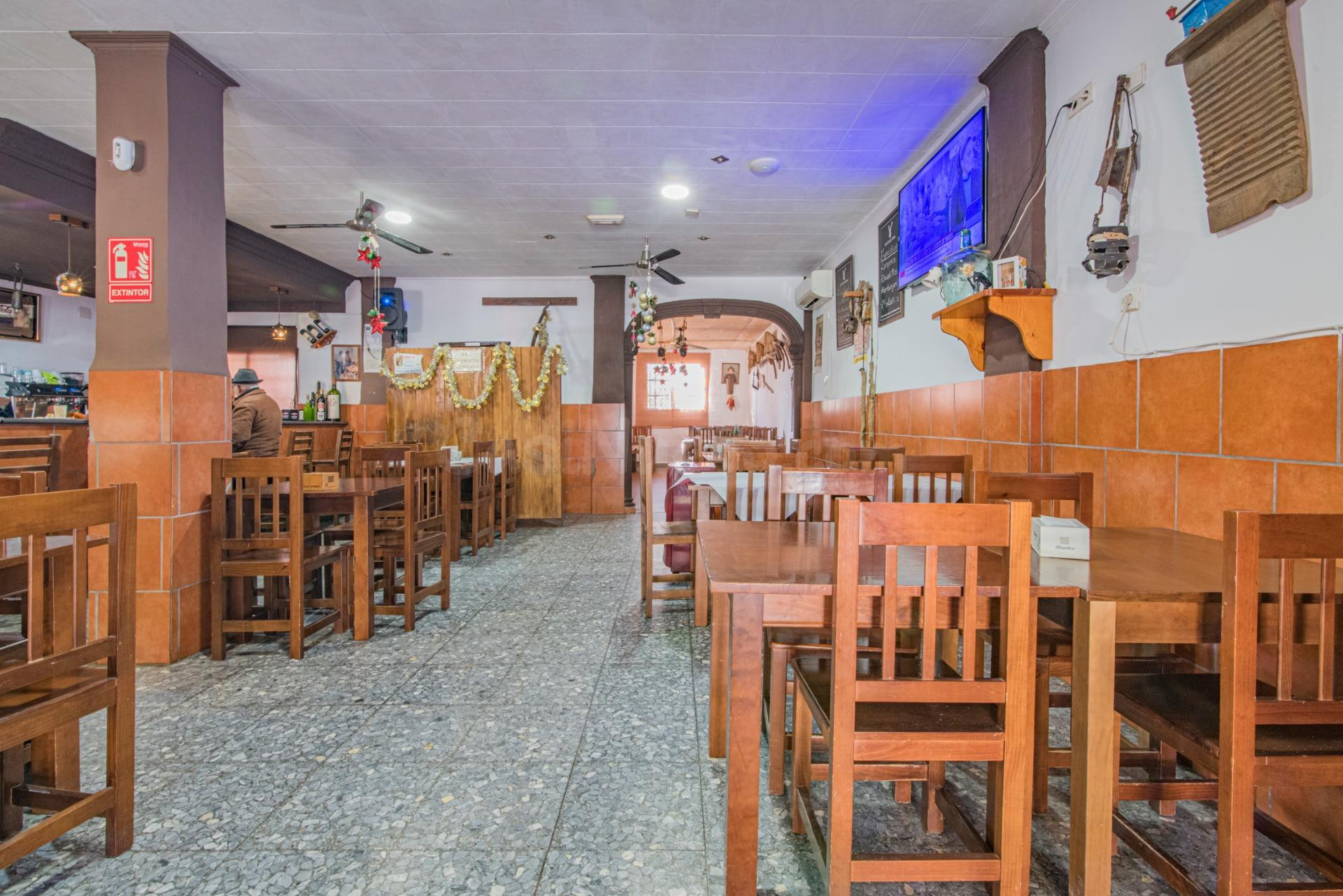 CASA CON NEGOCIO EN LA MALAHA - foto 4