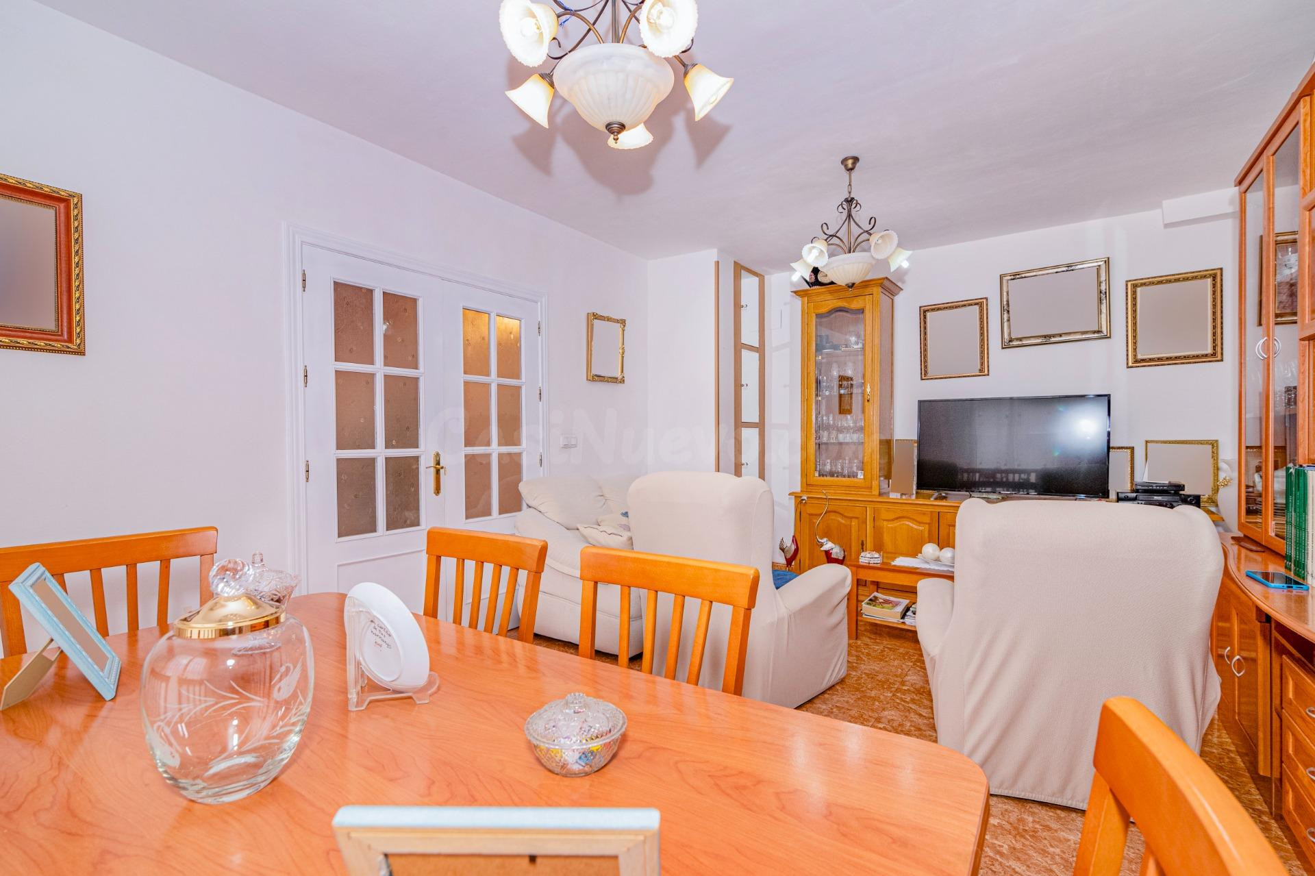 Casa PAREADA en venta en Alomartes | Amplia, eficiente y tot - foto 3