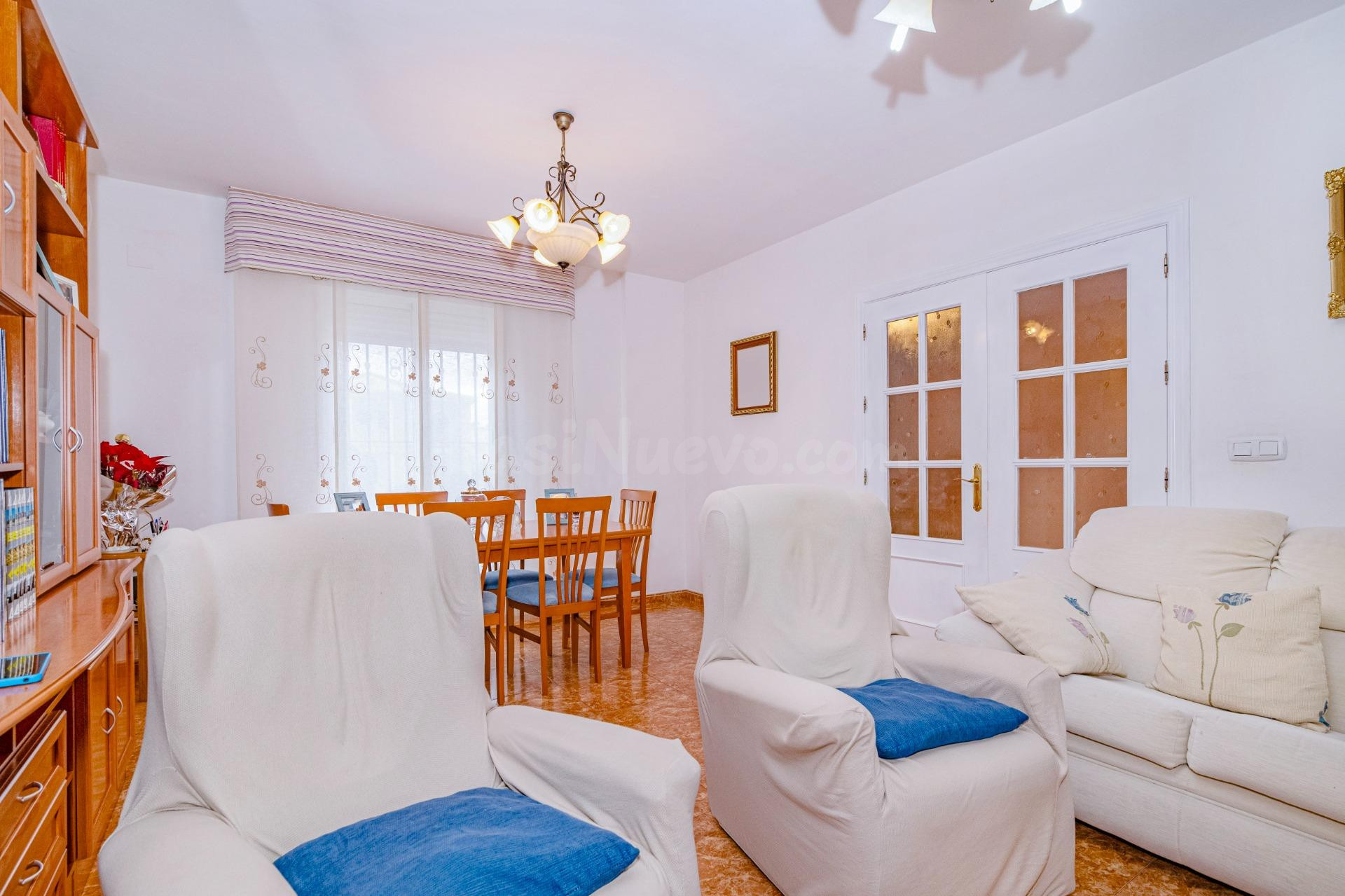 Casa PAREADA en venta en Alomartes | Amplia, eficiente y tot - foto 5