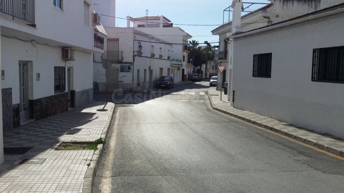 LOCAL EN EL CENTRO DE SALOBREÑA - foto 3