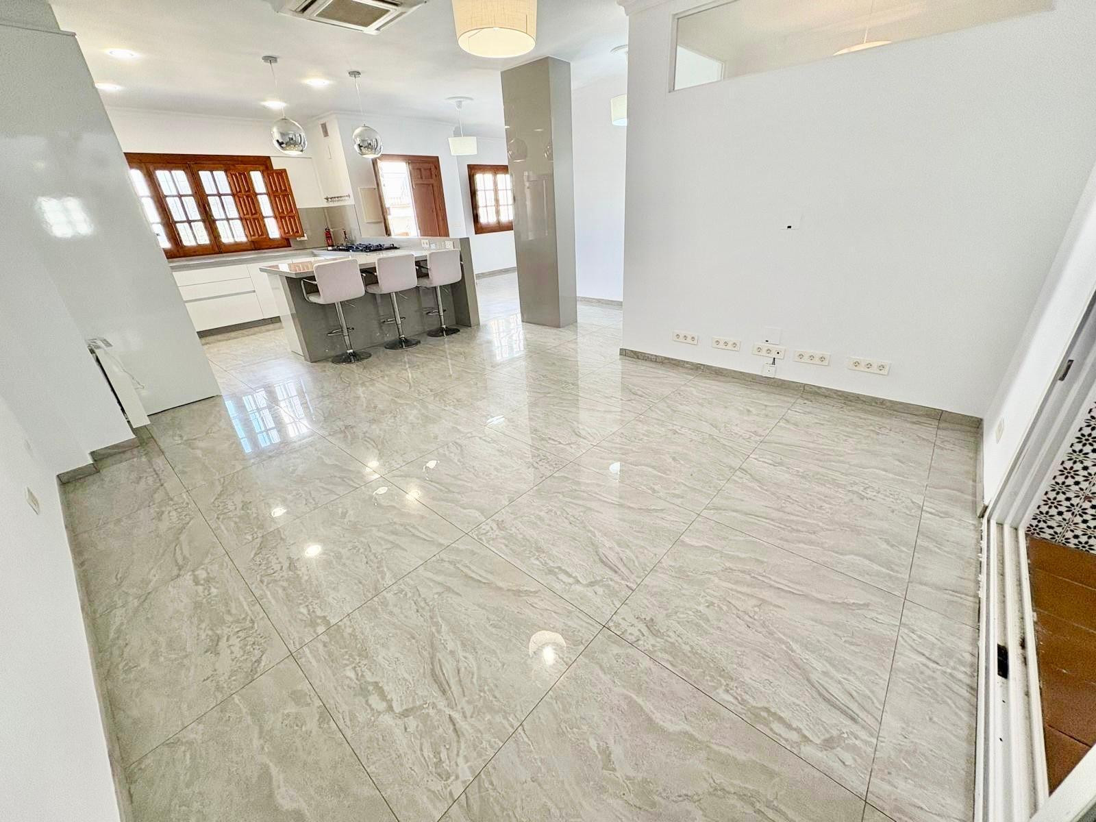 CASA TOTALMENTE REFORMADA EN EL CENTRO DE SALOBREÑA - foto 5