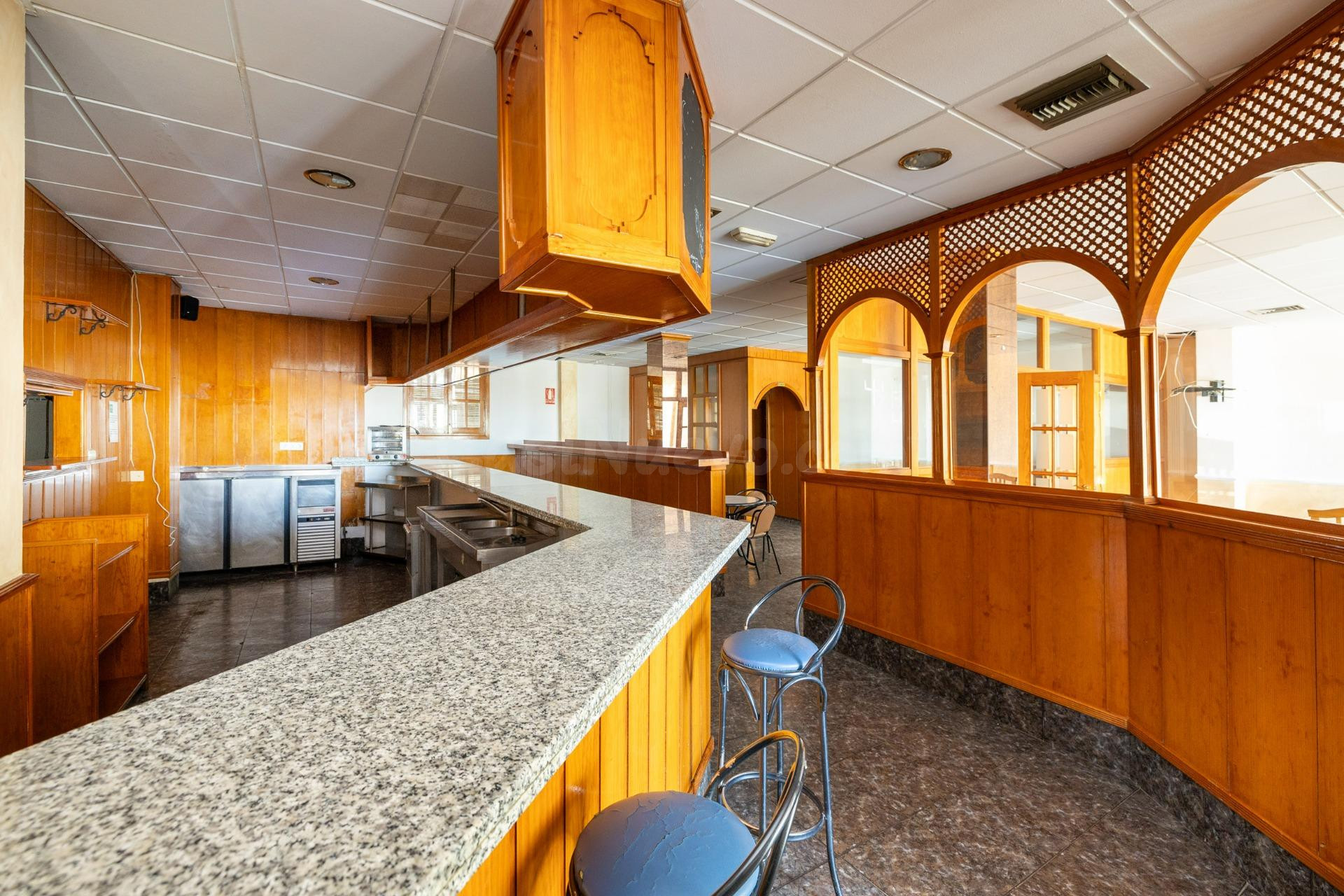 ¡OPORTUNIDAD ÚNICA! Edificio Multifuncional de 900 m2 en Ple - foto 5