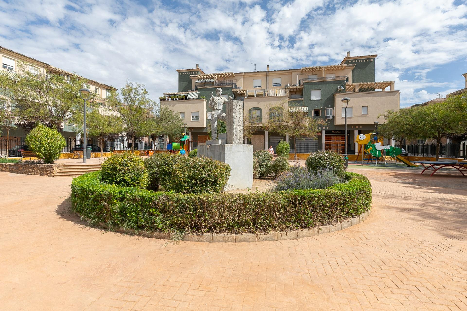 Oportunidad en Atarfe, local de origen de 222m2