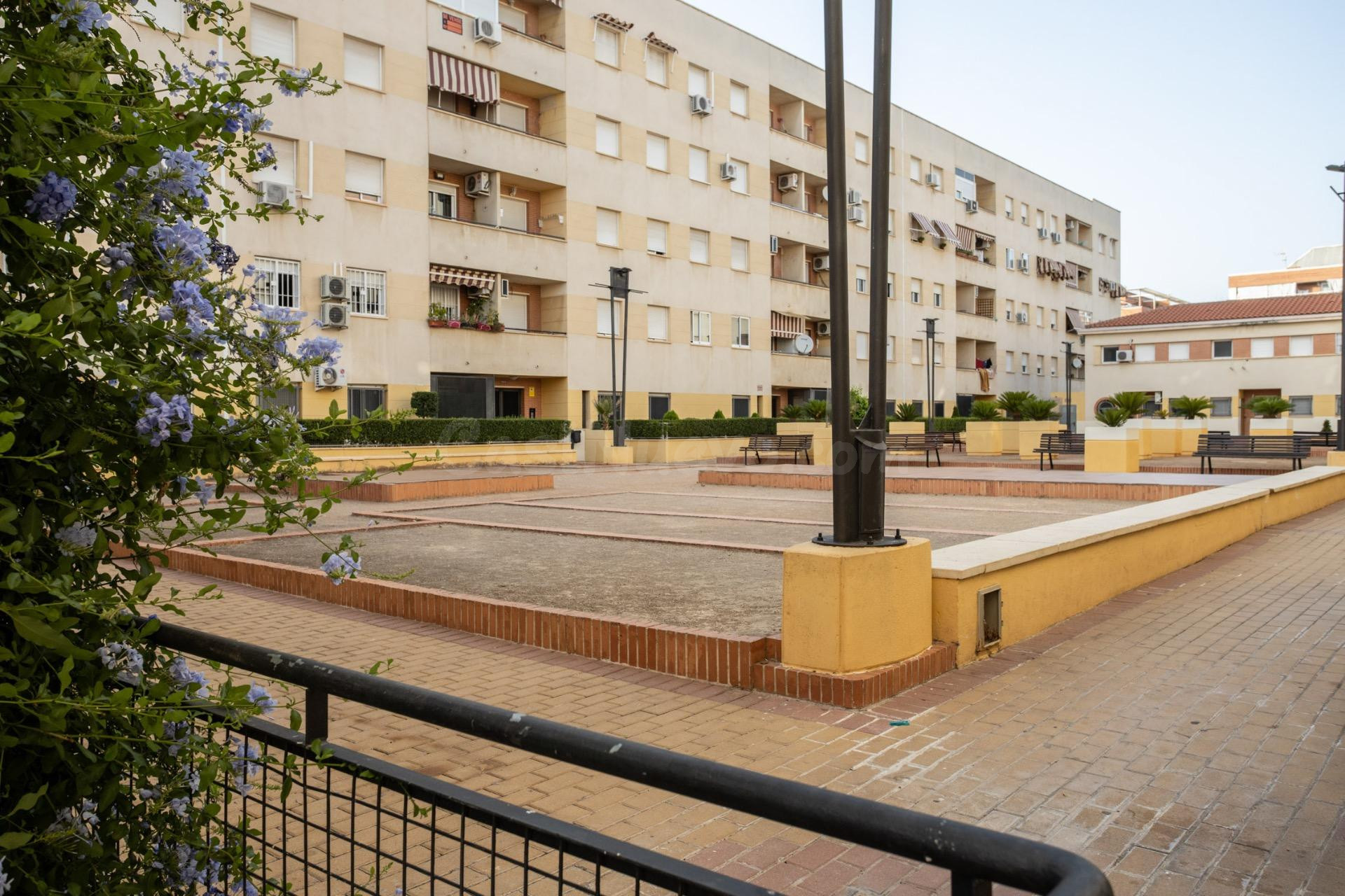 Amplia vivienda VPO con terraza, garaje y excelente ubicación junto a Avenida Juan Pablo II