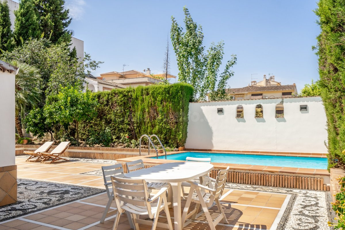 CHALET EXCLUSIVO UNA SOLA PLANTA EN EL CENTRO DE LA ZUBIA