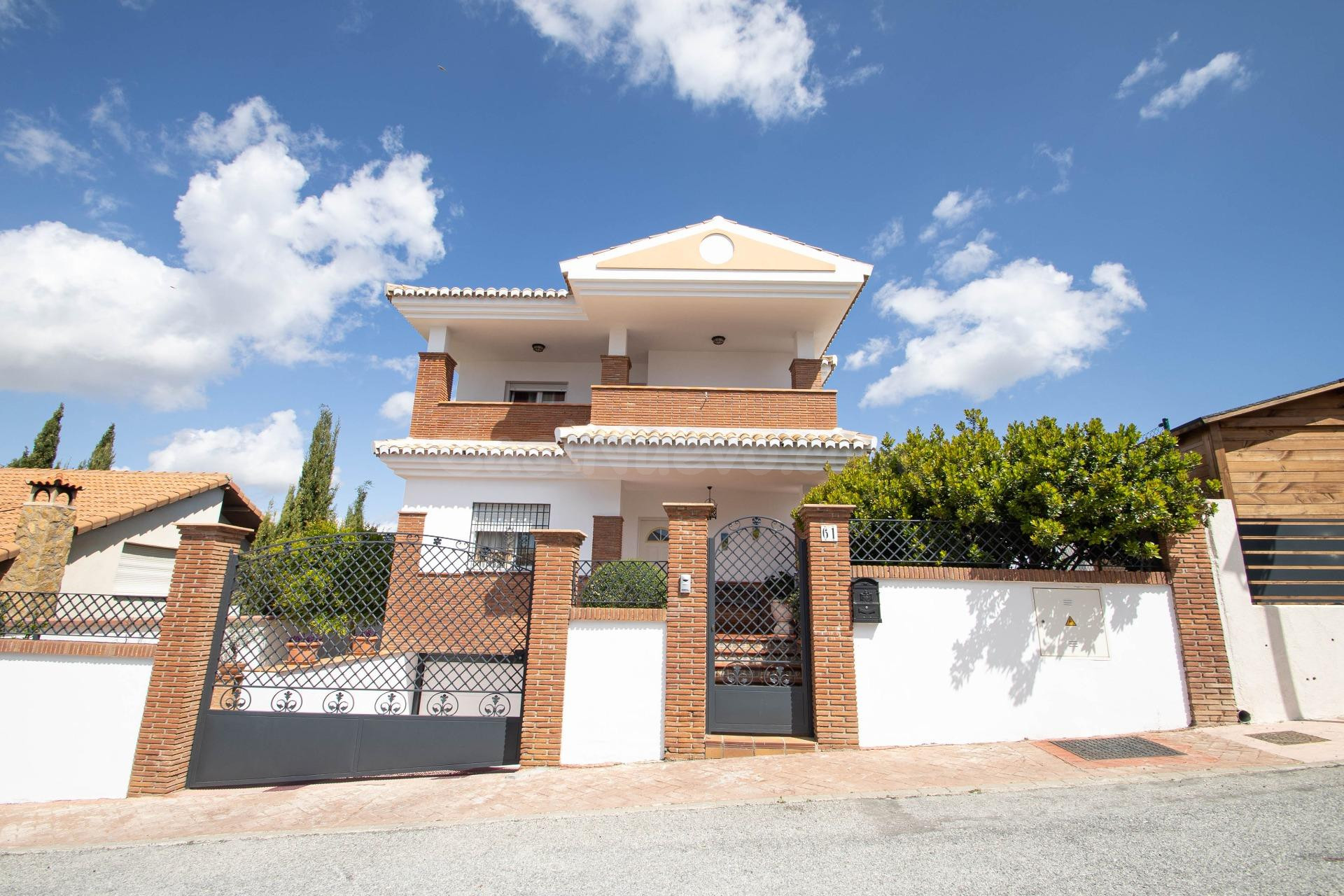 CHALET INDEPENDIENTE CON PISCINA