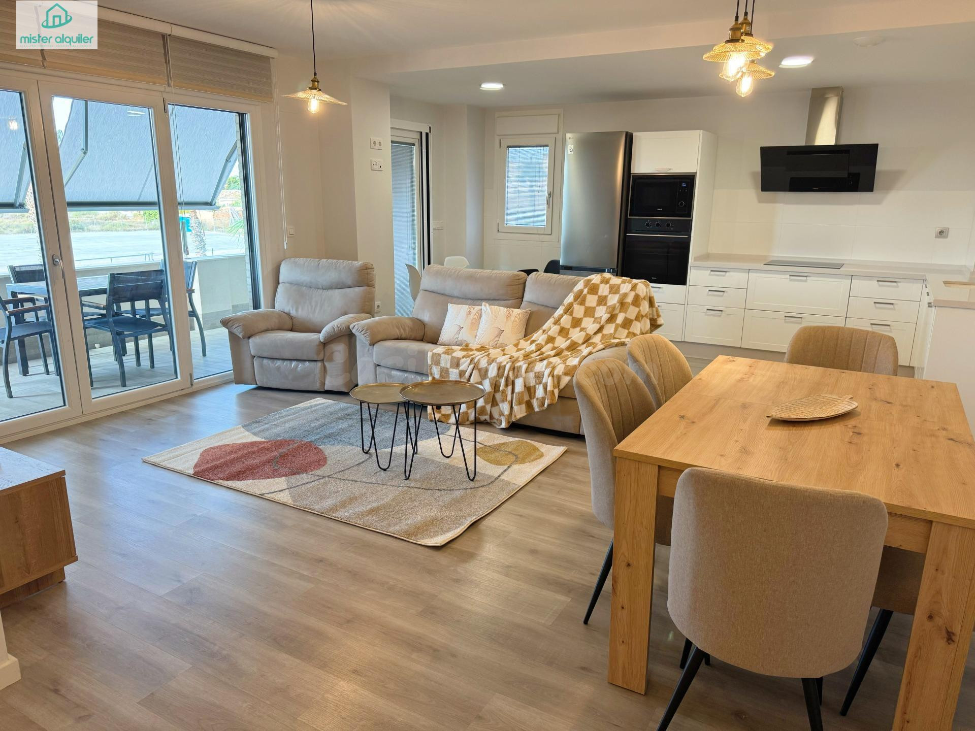 APARTAMENTO DE LUJO EN BRISAS DE LEVANTE CON PISCINA, GARAJE, EMPADRONAMIENTO Y A UN PASO DE LAS PLAYAS Y DEL TRAM - foto 4