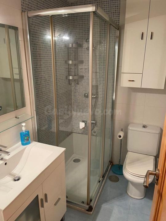 AMPLIO Y LUMINOSO PISO DE 3 DORMITORIOS EN ALQUILER IDEAL PARA ESTUDIANTES | ZONA PLAZA DE TOROS | PRECIO DE ALQUILER INCLUYE LA COMUNIDAD Y CALEFACCIÓN CENTRAL, EL GASTO DE SUMINISTROS ES A CARGO DE