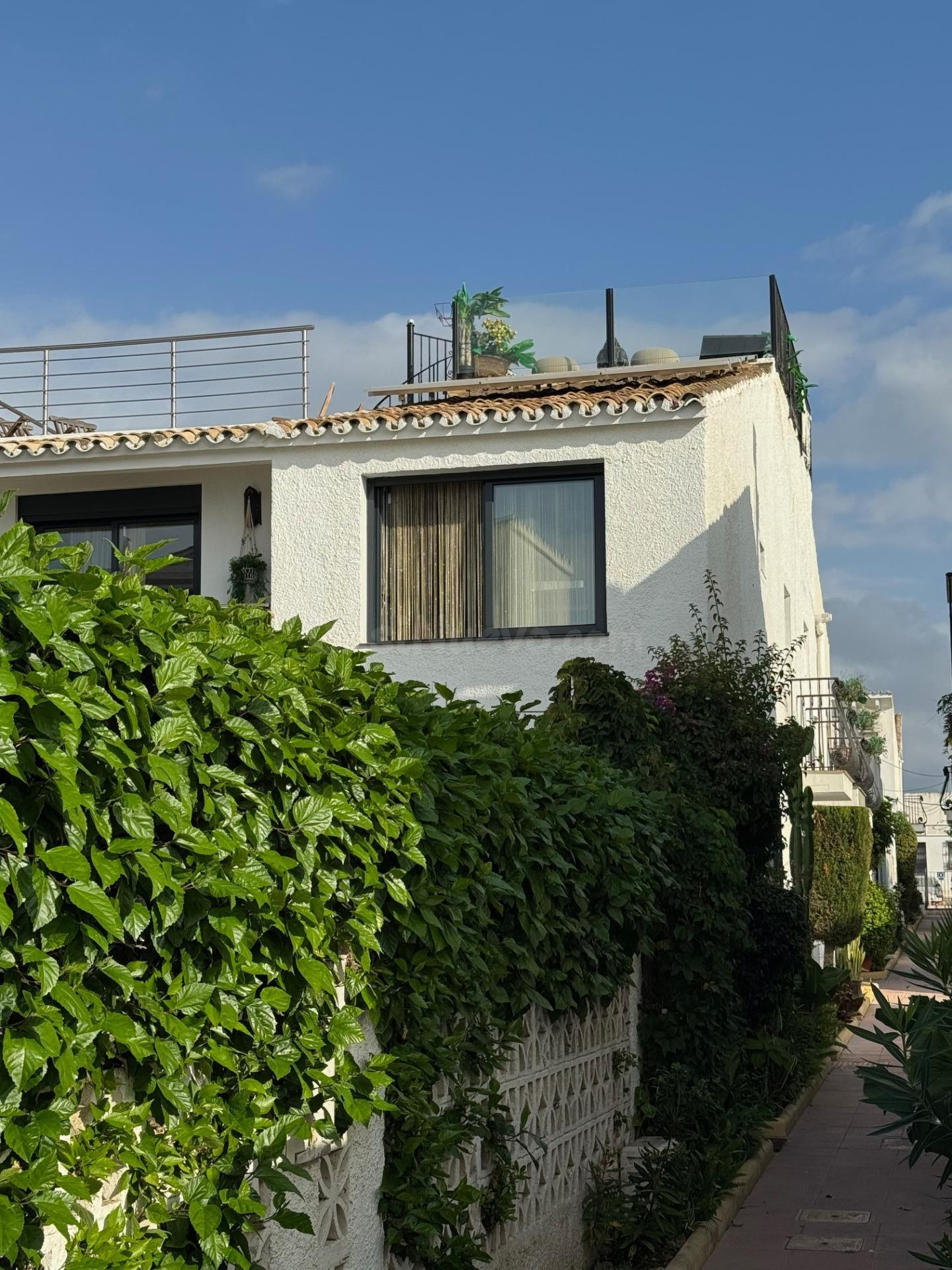 Casa adosada de 3 dormitorios en primera línea en El Pirata  - foto 2