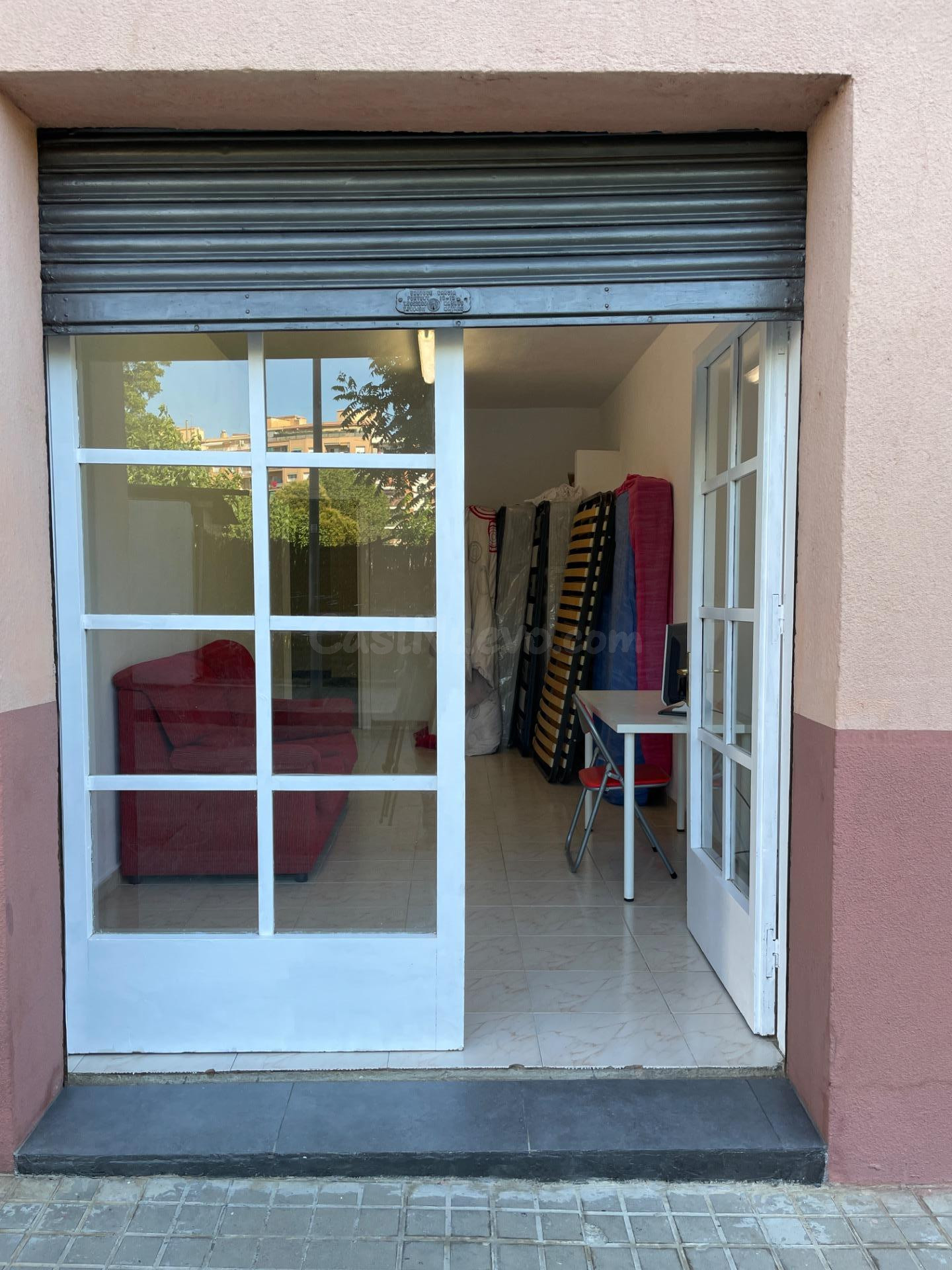¡Oportunidad Única! Local Comercial de 99 m2 con Entrada par - foto 2
